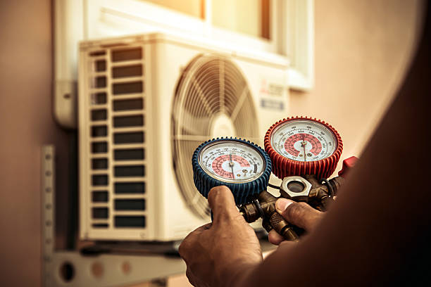 Professional Heat Pump Repair technician working in Castle Point, MO